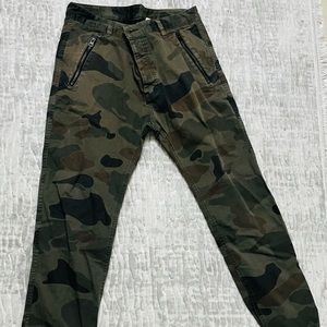 Men’s camouflage cargo